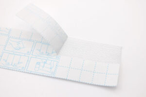 デルガード　粘着包帯　ひじ・手首用　Mサイズ　38mm×5m　使い方02