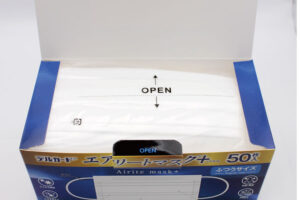 デルガード　立体3層構造　エアリートマスク+（プラス）　ふつうサイズ　50枚入　開封イメージ