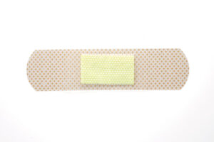 デルガード救急バン　半透明　薬付き　Mサイズ　使い方03