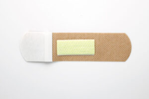 デルガード救急バン 防水 薬付き Mサイズ 使い方02