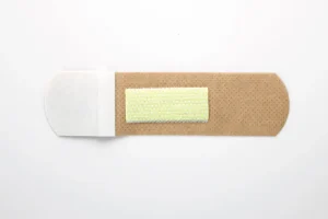 デルガード救急バン　防水　薬付き　Mサイズ　使い方02