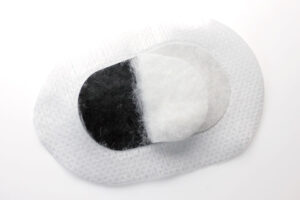 斜視・弱視、視力矯正の訓練用に　貼る眼帯　アイパッチ　Mサイズ　遮光性フィルム層