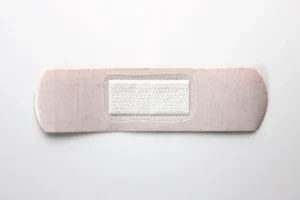 ハードな作業でもしっかり保護　丈夫な布救急バン　Mサイズ　使い方03