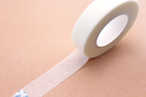 通気性がありカブレにくい　デルガード　サージカルテープ　不織布　12mm×9m　使用イメージ