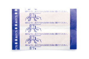 カブレにくい低刺激粘着剤 防水救急バン Mサイズ 個包装表面