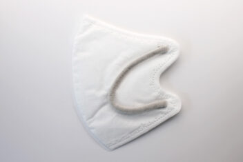 デルガード　やわふわマスク　立体タイプ　ホワイト×グレー　本体