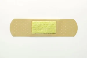 消毒保護救急ばんそうこう　Mサイズ　使い方03